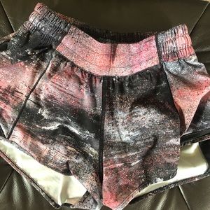 Lululemon size 6 hotty hot shorts